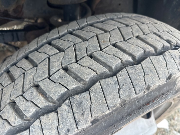 2012-massey-ferguson-8-image-70