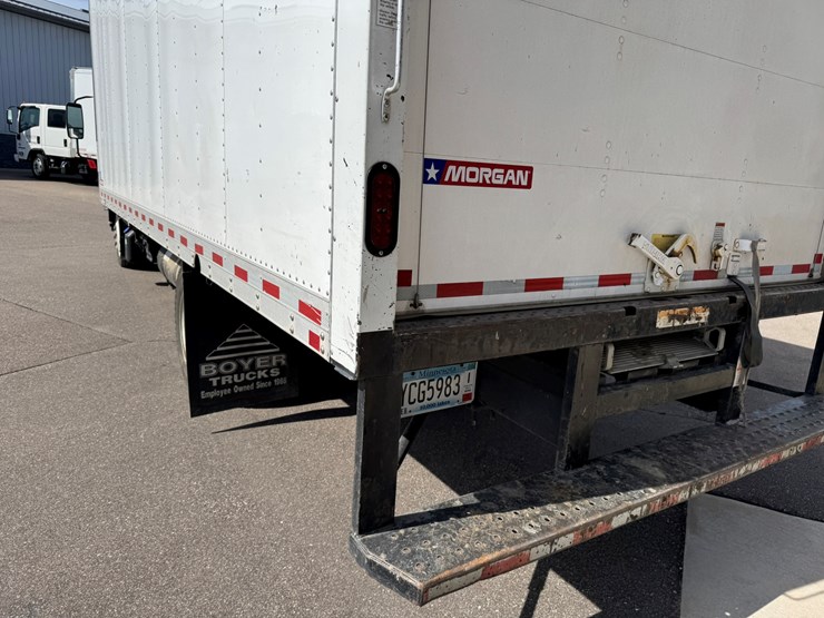 2019-isuzu-nrr-image-26