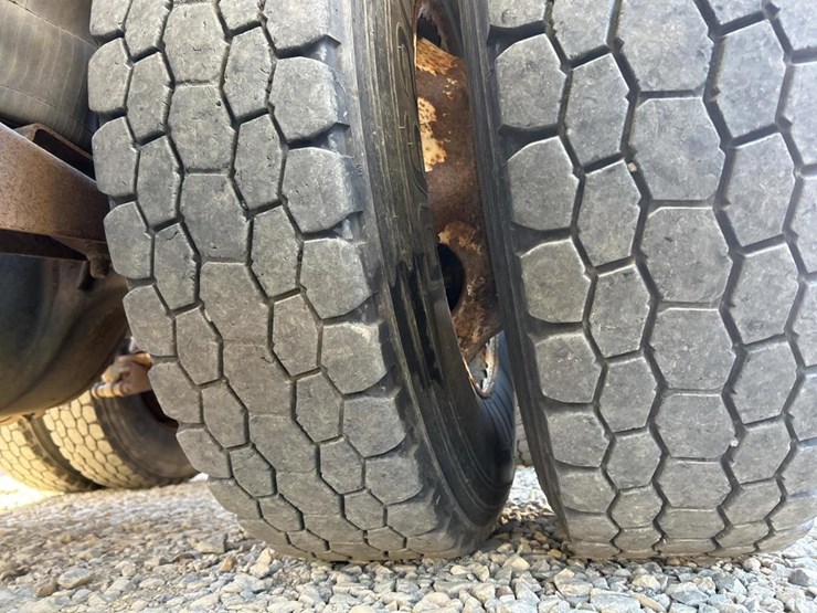 2001-mack-ch613-image-102