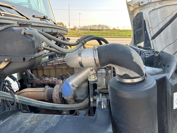 freightliner-fl70-image-54