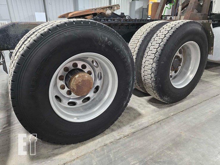 2008-peterbilt-388-image-24