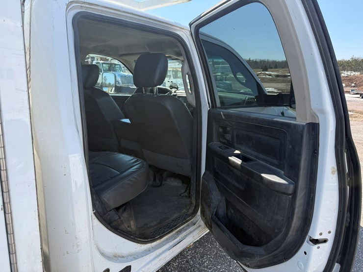 #1062-•-2015-ram-5500-heavy-duty-service-truck-image-23