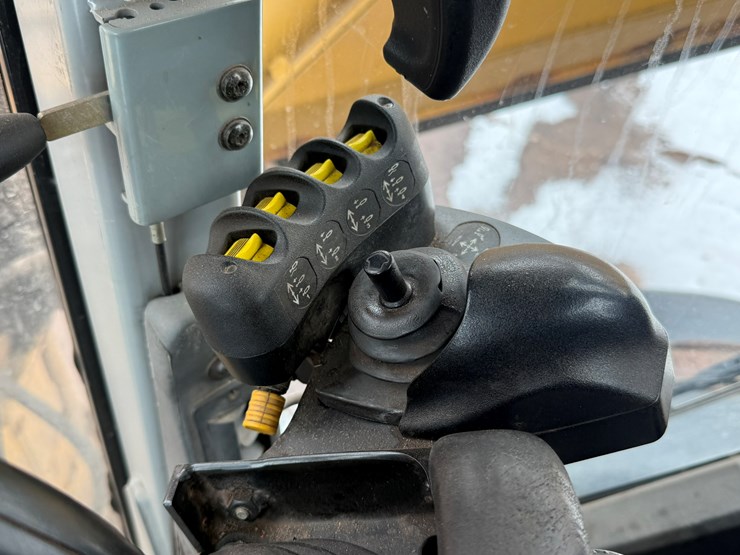 caterpillar-160m-image-102