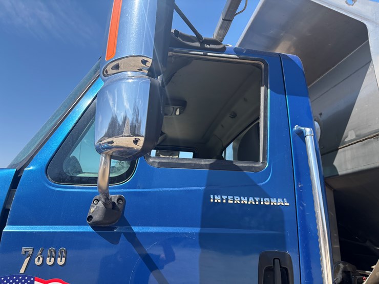 2006-international-7600-image-9