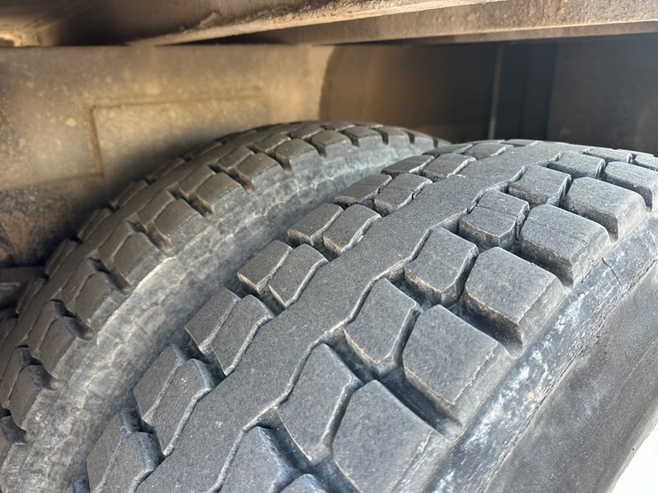 freightliner-fl70-image-80