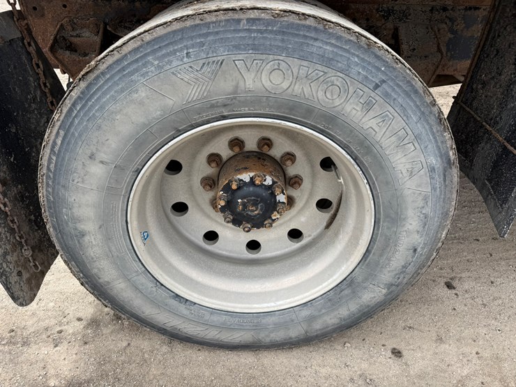 1977-ford-8000-image-43