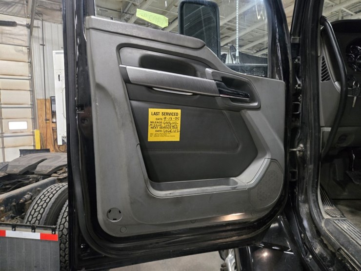 2015-kenworth-t680-image-54