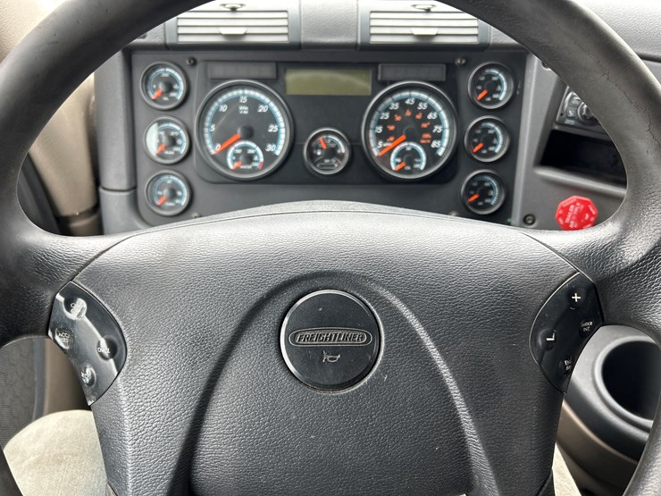 2017-massey-ferguson-8-image-67