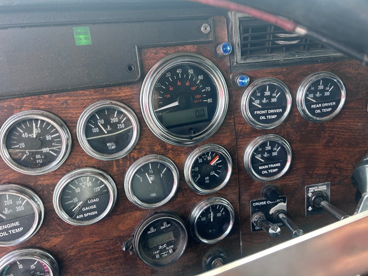 2000-peterbilt-379-image-51