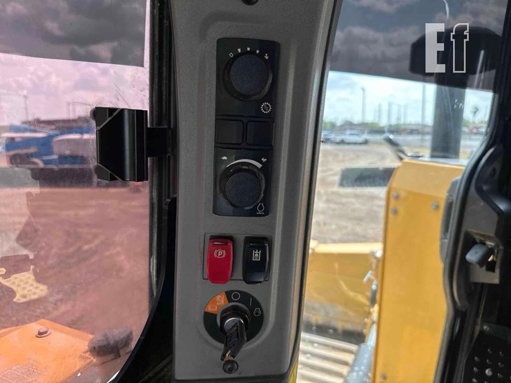 2020-caterpillar-d6-xe-lgp-image-25