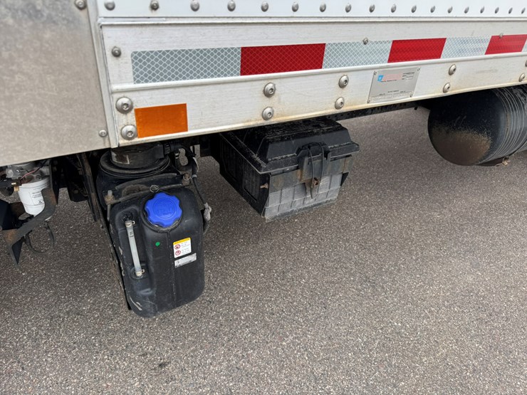 2019-isuzu-nrr-image-30