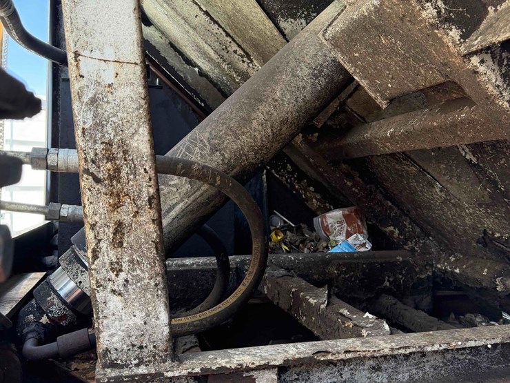 2018-freightliner-tandem-axle-trash-truck-image-17