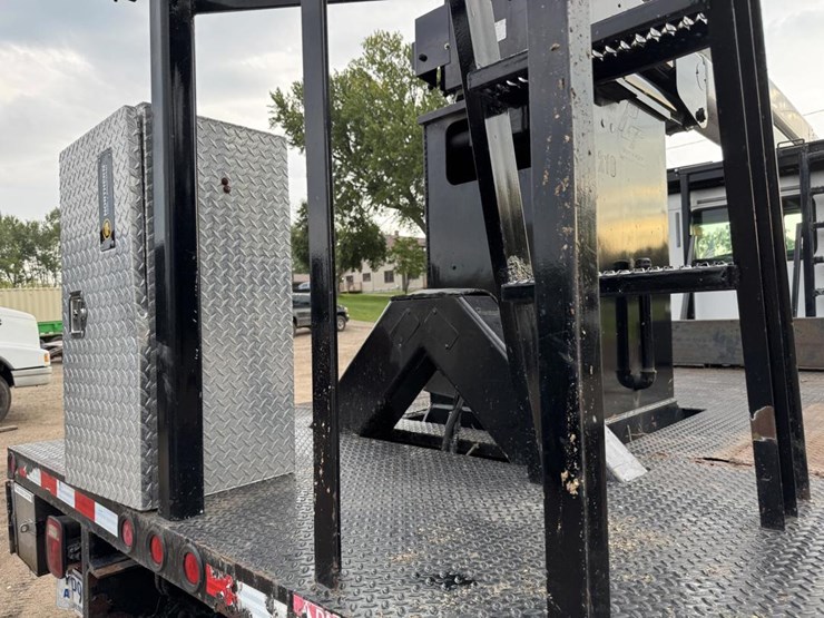 2003-peterbilt-330-image-35