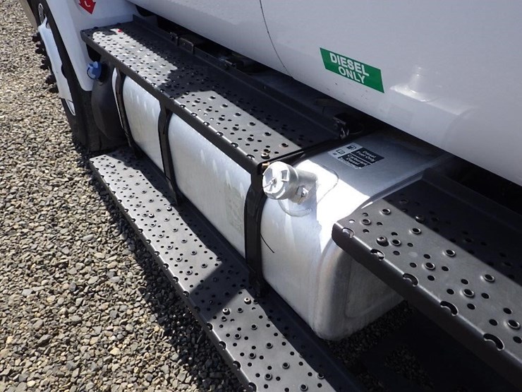 2016-ford-f650-xlt-image-13