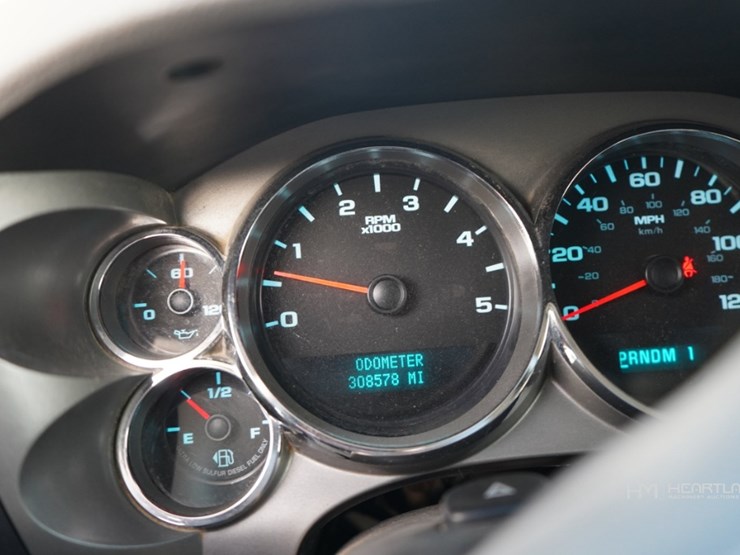 2011-chevrolet-3500hd-image-12