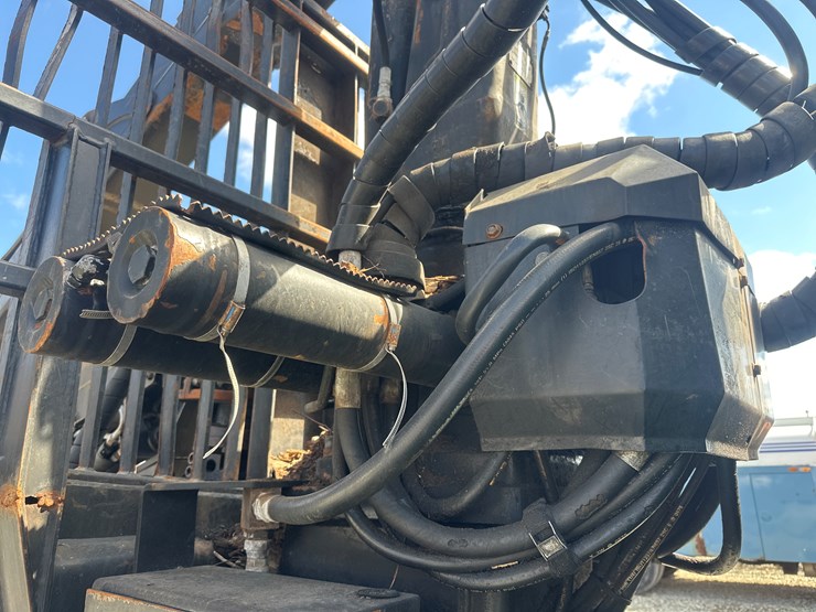 deere-1110e-image-38