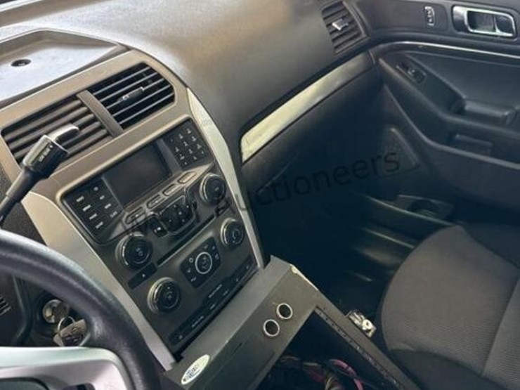 2013-ford-explorer-image-22