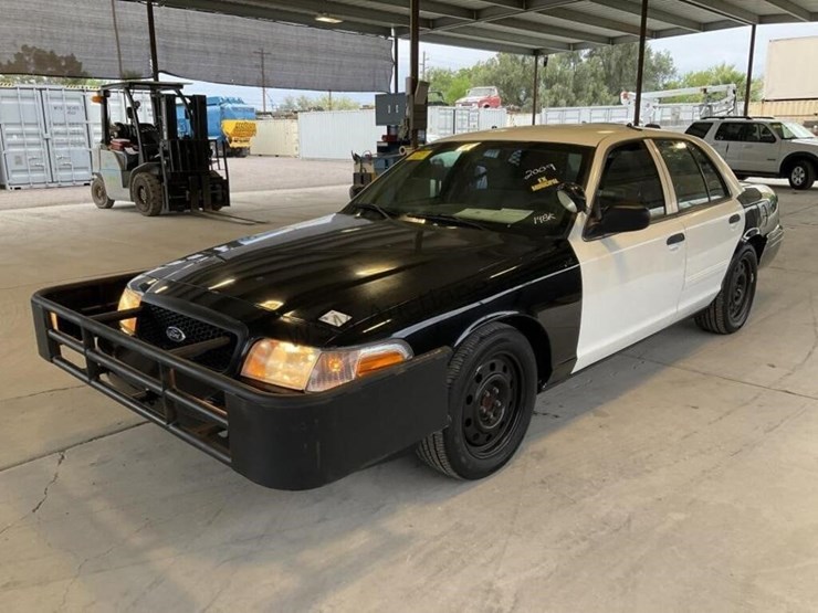 2009-ford-crown-victoria-sdn-image-4