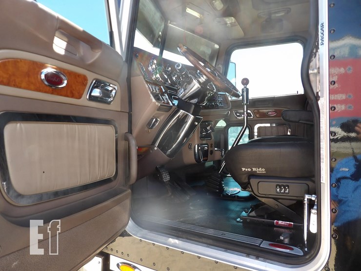 2008-peterbilt-389-image-31