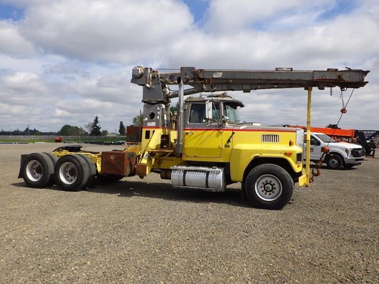 1984-ford-9000-image-4