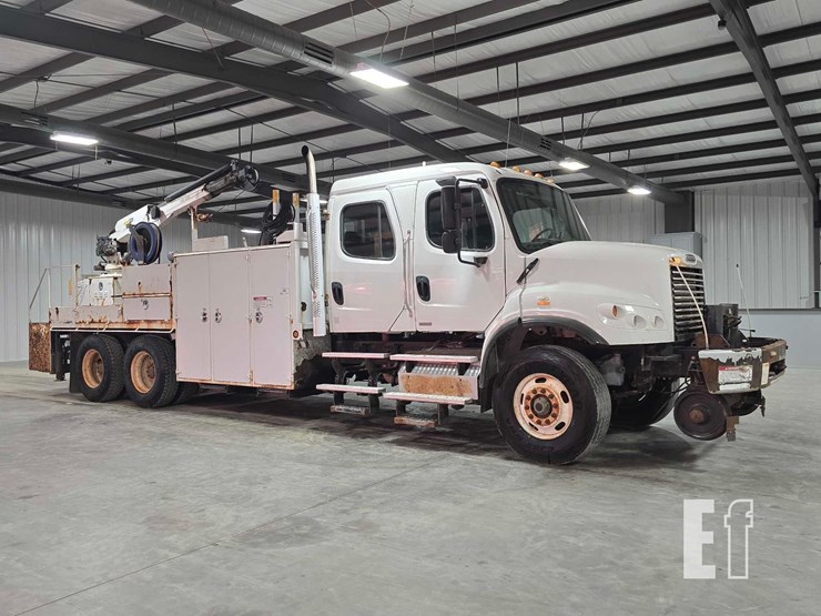 2012-freightliner-m2-106-image-2