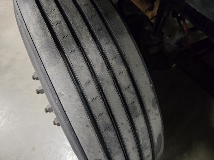 #2298-•-2015-freightliner-cascadia-day-cab-truck-tractor-image-71