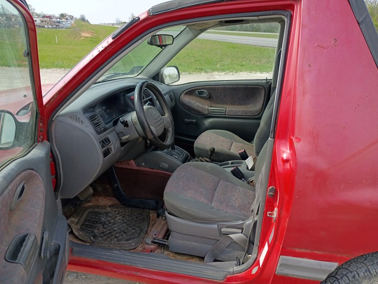 2000-chevrolet-tracker-image-28