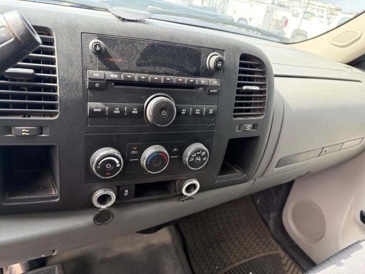 2012-gmc-sierra-2500-image-19