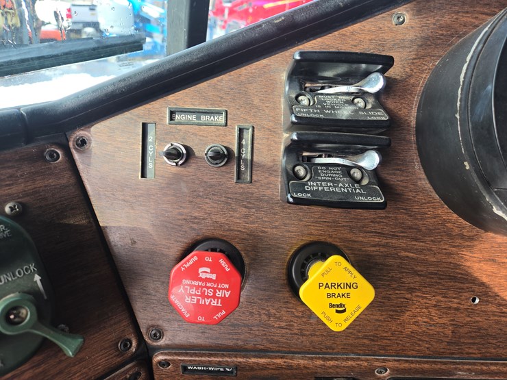 1992-massey-ferguson-8-image-73