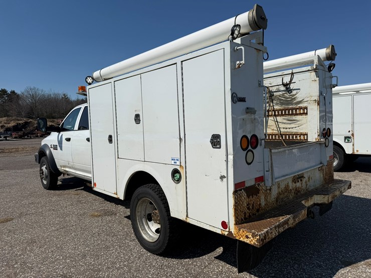 #1062-•-2015-ram-5500-heavy-duty-service-truck-image-3