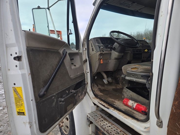 2001-massey-ferguson-8-image-53