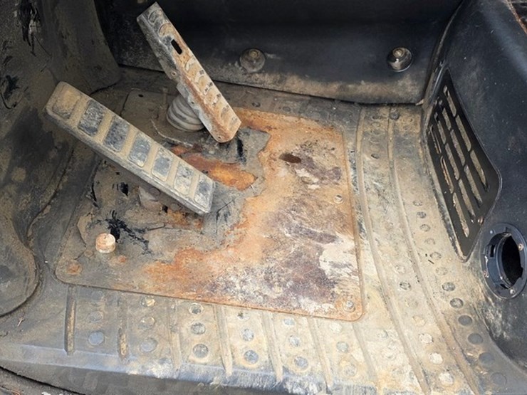 2011-genie-gth844-image-41