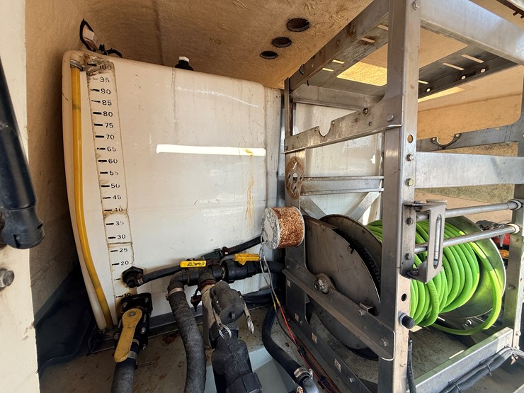 2002-isuzu-npr-image-24