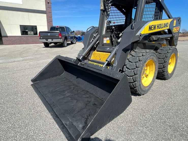 new-holland-l170-image-19