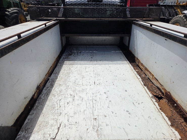 2003-chevrolet-3500-image-26