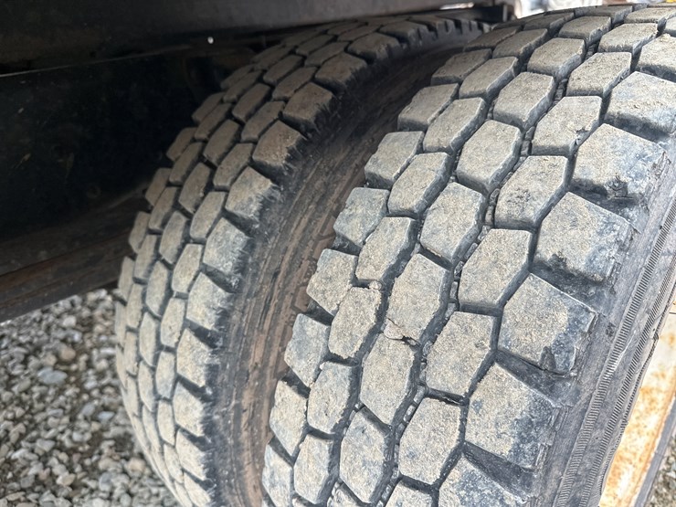 2000-gmc-t6500-image-73