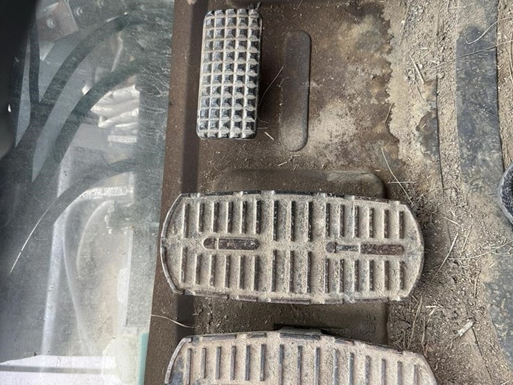 new-holland-tv140-image-40