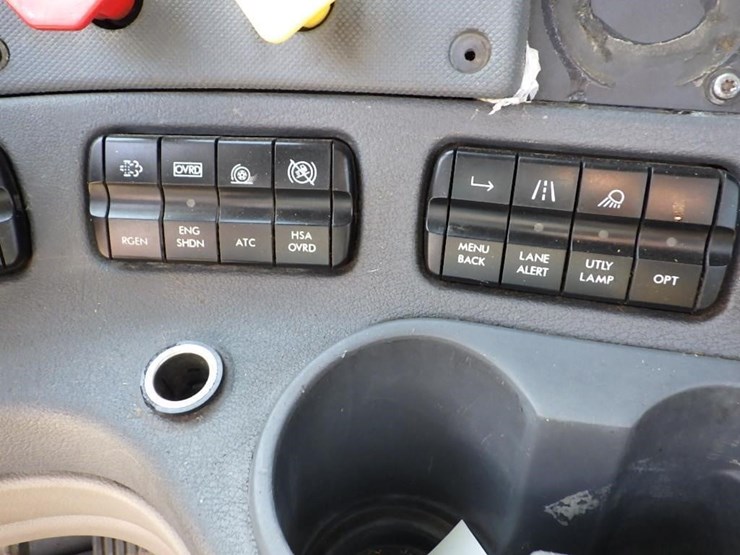 2018-freightliner-cascadia-125-image-45