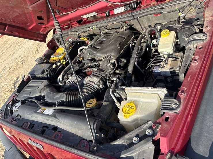 2013-jeep-wrangler-sport-image-25