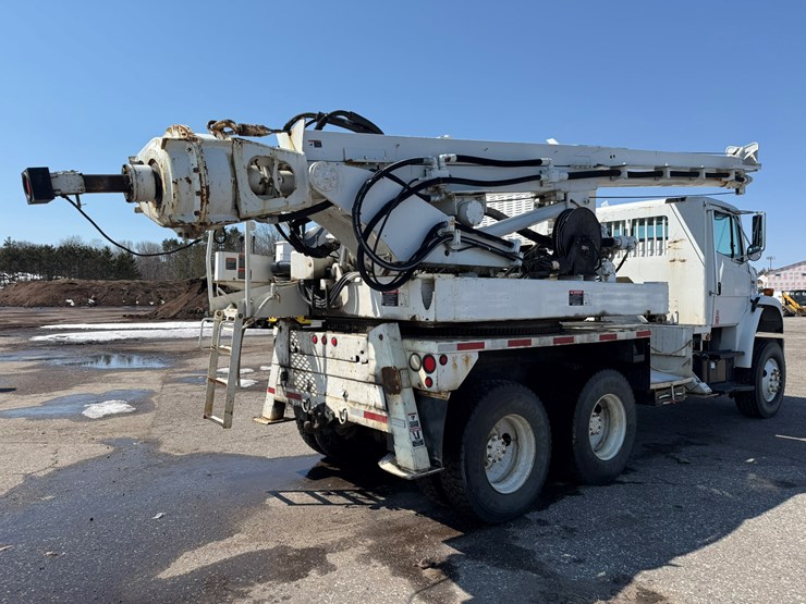 2002-freightliner-fl80-image-5