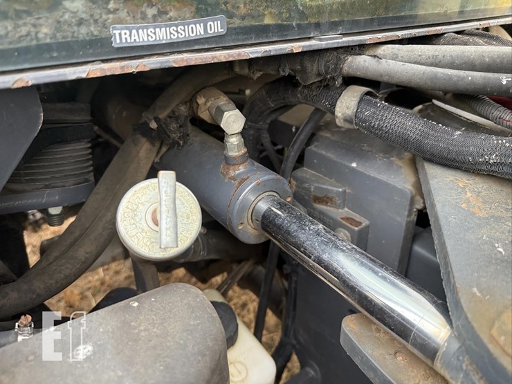 new-holland-tv140-image-31