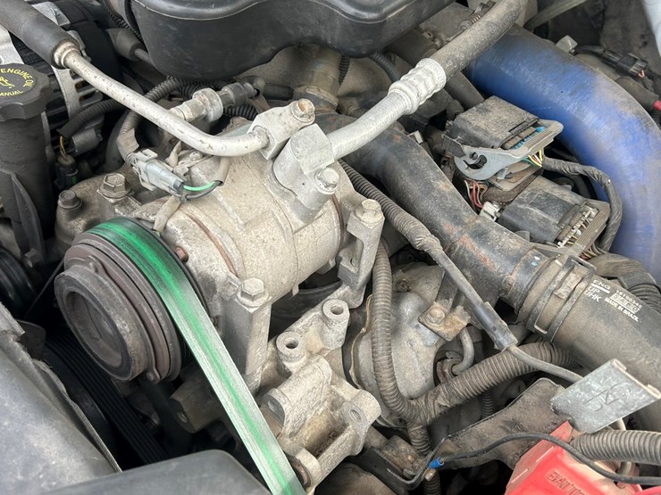 2004-chevrolet-3500-image-43