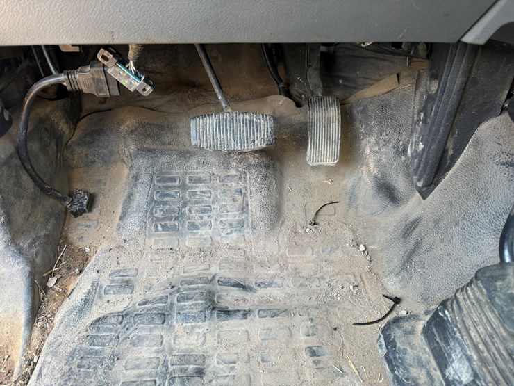 2012-ford-f550-xl-image-27