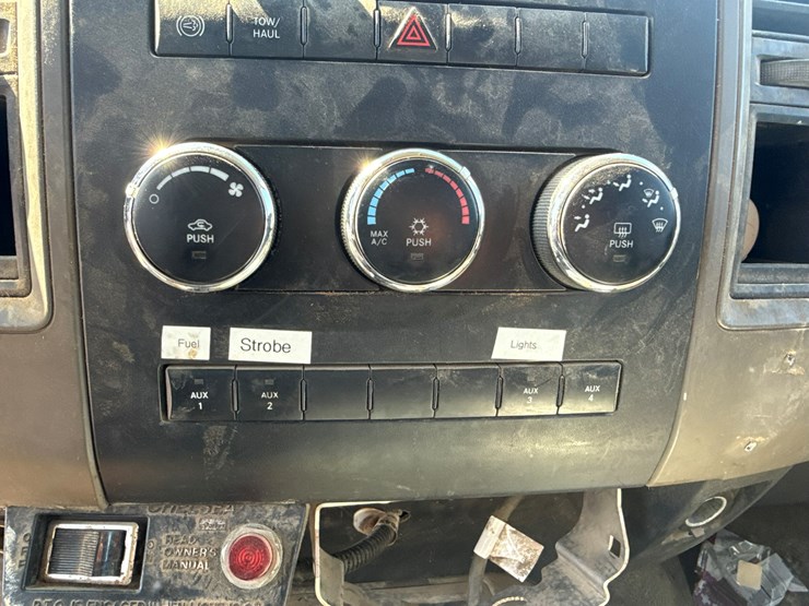 #1065-•-2013-ram-5500-heavy-duty-service-truck-image-26