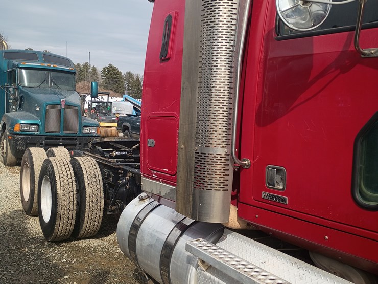 2012-massey-ferguson-8-image-14