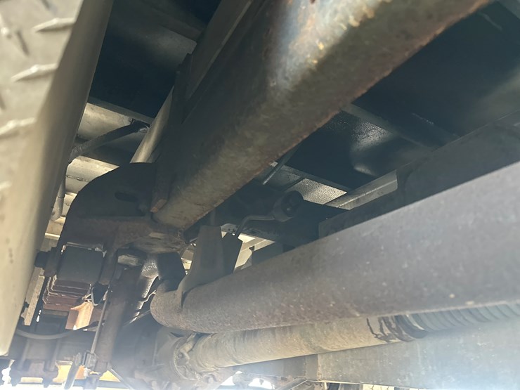 2012-massey-ferguson-8-image-65