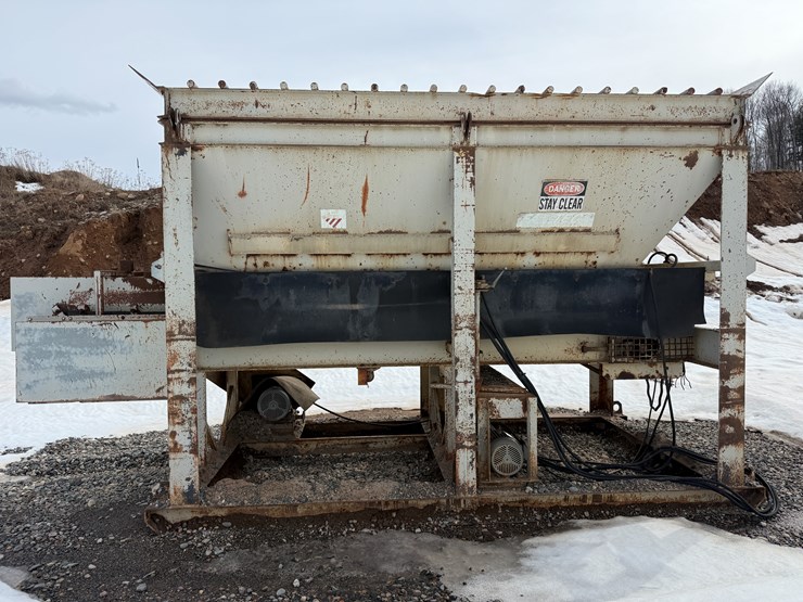 #2210-•-fabtek-14'x96"x128"-feeder-bin-image-2