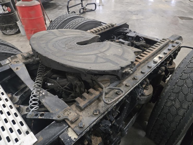 2017-kenworth-t680-image-31