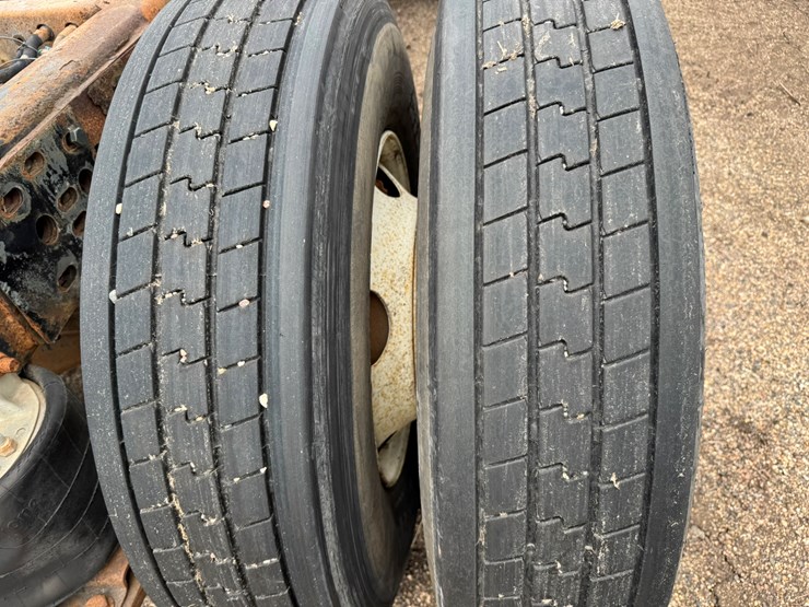 2005-gmc-t7500-image-56