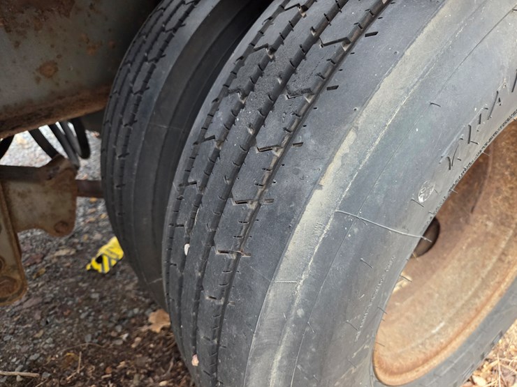 #2358-•-2006-iron-steer-8r20hdi-roll-off-trailer-image-33